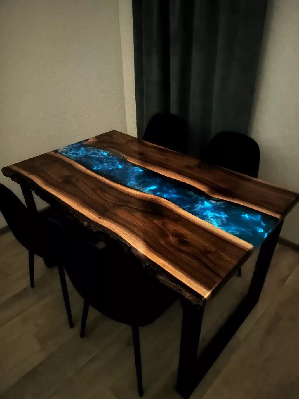 Different Types of Epoxy Tables