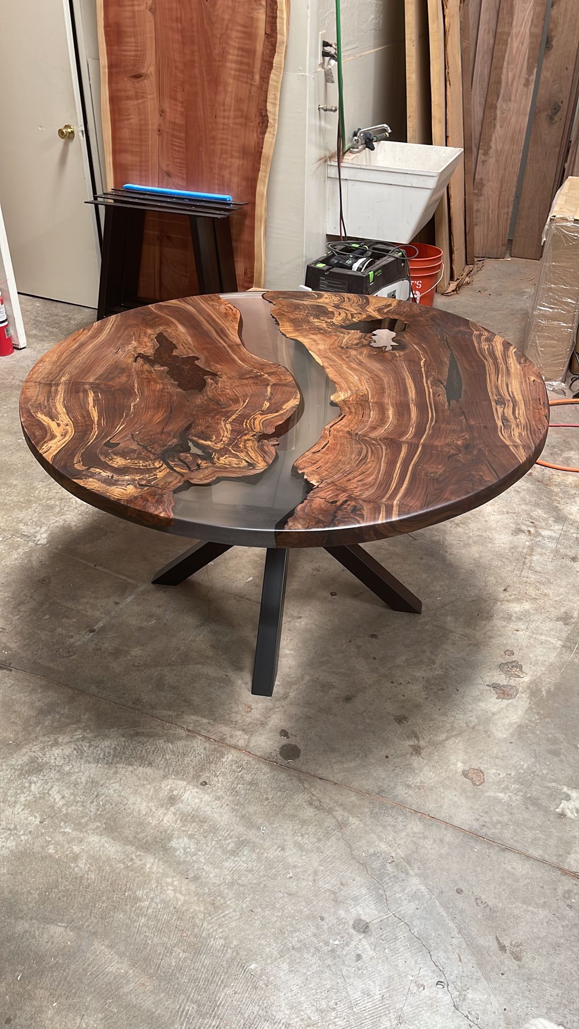 Can you put hot dishes on epoxy table?