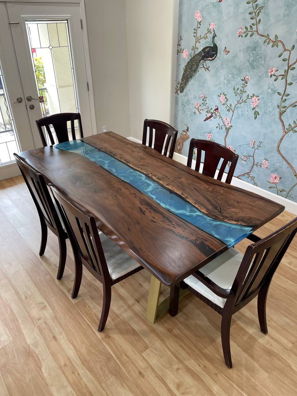 6-Seater Table: Why You Need It And How To Choose It