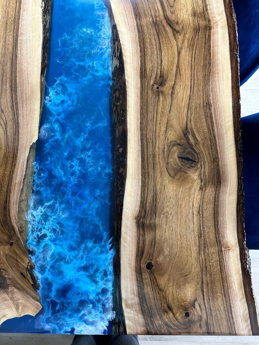 Sapphire Stream Elegance River table